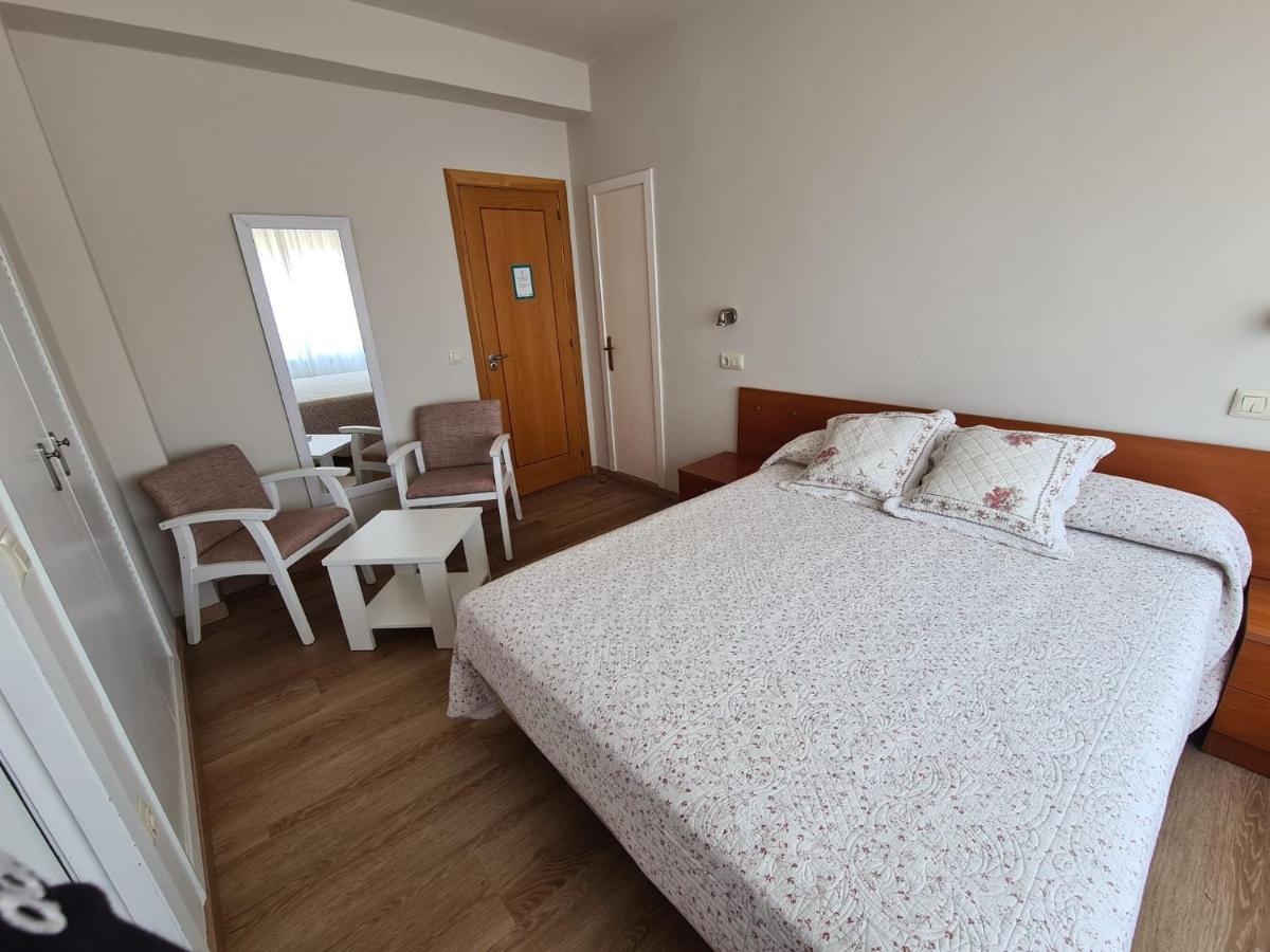 Hostal Playa Atlantica Hotel Louro ภายนอก รูปภาพ